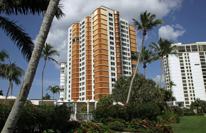 Outside of Miami, Perma-Liner™ Certified Installer, Blueworks came to the rescue for a minor emergency for Park Shore Tower residents in Naples. This 20 story, 75-unit condominium was built in the early 1980’s and just